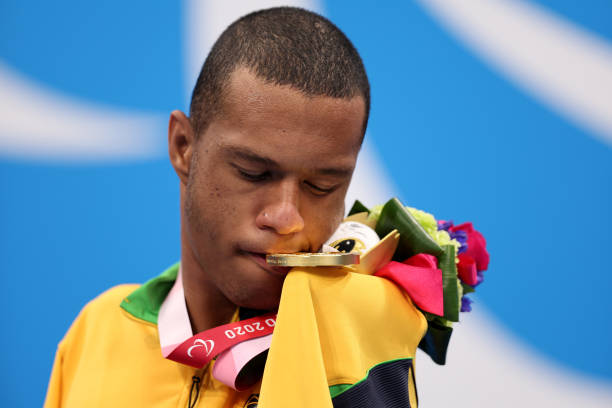 男子游泳比赛视频大全：从预赛到决赛全程回顾