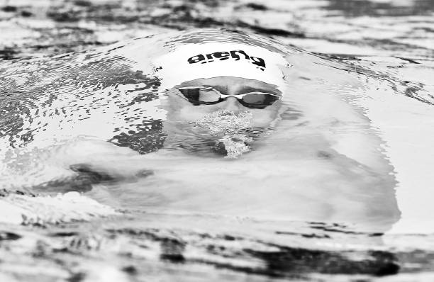 中年学游泳的好处:健康、减压与自信提升