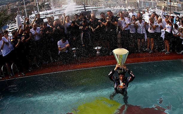 游泳梦境的秘密：男性必知的6大预兆解读