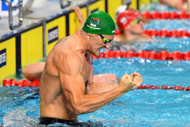 游泳健儿劈波斩浪，赛场风采一睹为快！