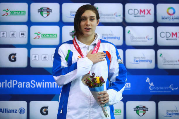 腰间盘突出患者游泳指南：哪些泳姿最安全？