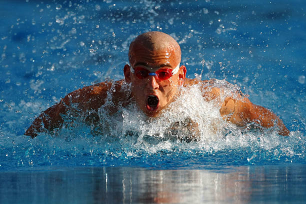 游泳池真的会传播梅毒吗?科学解释来了