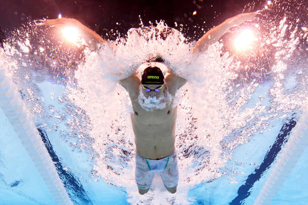 游泳比赛历史记录:世界纪录保持者与历届冠军榜单