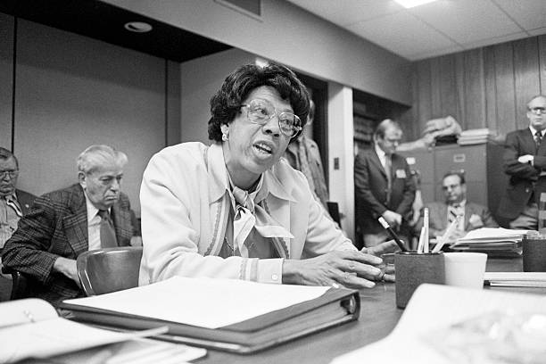 掌握完美发球：网球标准动作视频详解