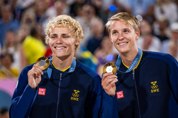 边裁手势入门:排球裁判必备的动作与规则解析