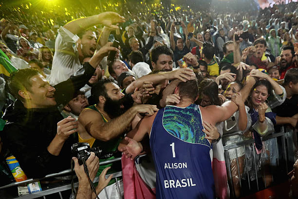 排球比赛全场人数安排：每队6人上场的由来