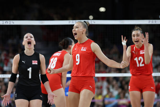 德米尔内斯里汉男友的爱情秘诀:信任与沟通是关键