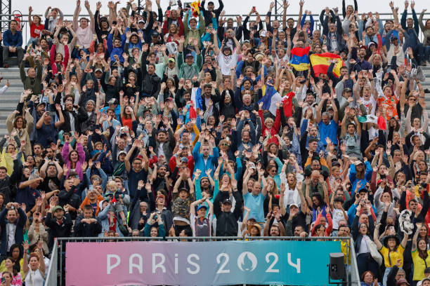 上手发球与下手发球的区别及适用场景