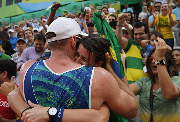 排球垫球高效训练：手势与姿势的配合技巧