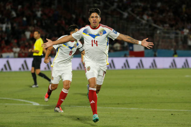 历史上的1977年：足球世界杯举办周期的科学解析