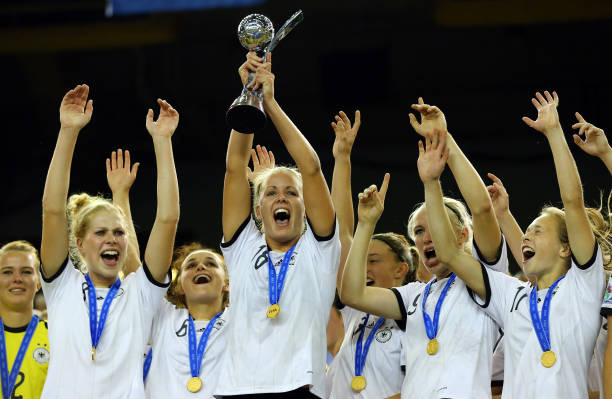 从乌拉圭到阿根廷：世界杯冠军国家的足球传统与荣耀